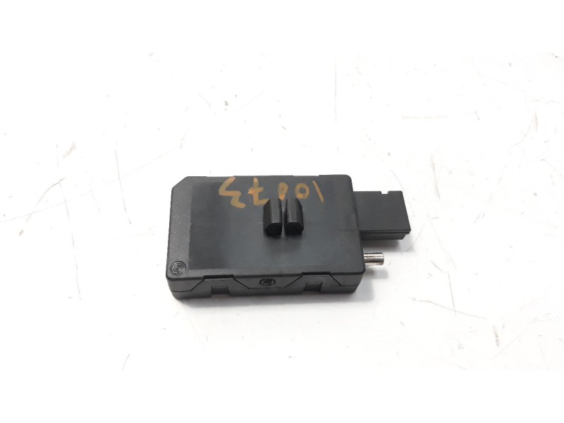 Recambio de antena para citroen c4 picasso shine referencia OEM IAM 9807982580  