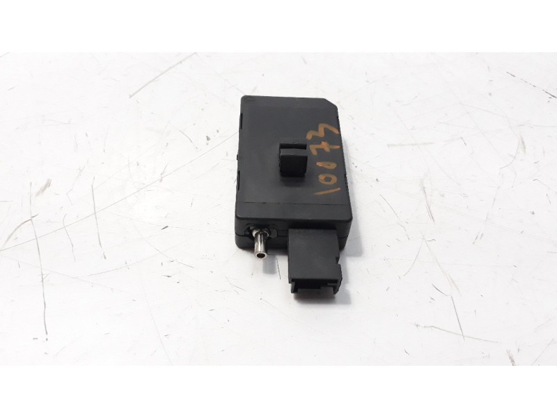 Recambio de antena para citroen c4 picasso shine referencia OEM IAM 9807982580  