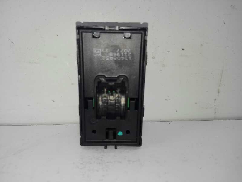 Recambio de mando elevalunas trasero derecho para opel astra k sports tourer business referencia OEM IAM 13408452  