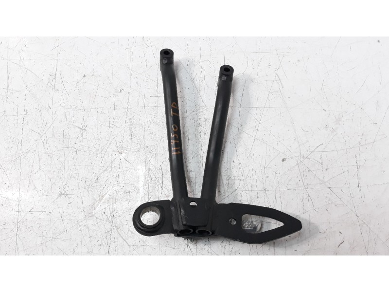 Recambio de estribos laterales para yamaha mt-125 referencia OEM IAM B1VF742L00  