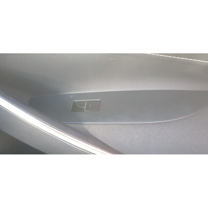 Recambio de mando elevalunas delantero derecho para toyota corolla (e21) hybrid active referencia OEM IAM 8481002260  