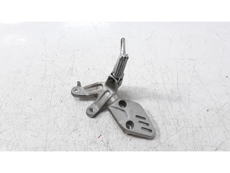 Recambio de estribos laterales para yamaha mt-125 referencia OEM IAM B1VF744300  