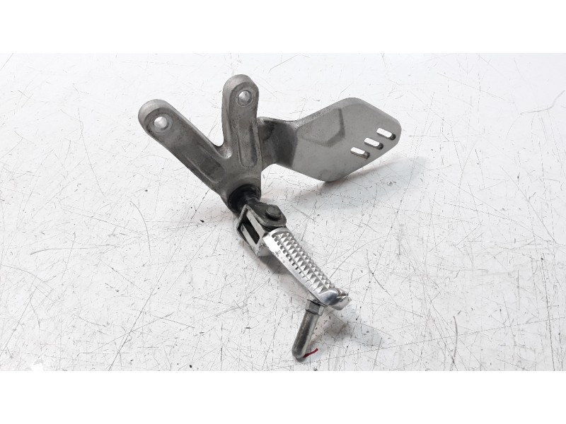 Recambio de estribos laterales para yamaha mt-125 referencia OEM IAM B1VF744200  
