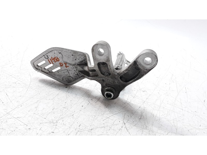Recambio de estribos laterales para yamaha mt-125 referencia OEM IAM B1VF744200  