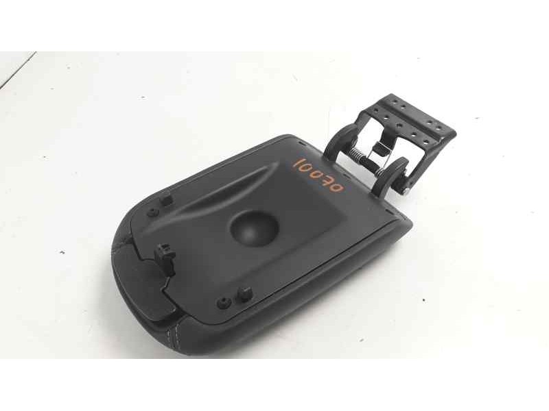Recambio de apoyabrazos central para hyundai i30 (pd) n referencia OEM IAM 84660G4000  