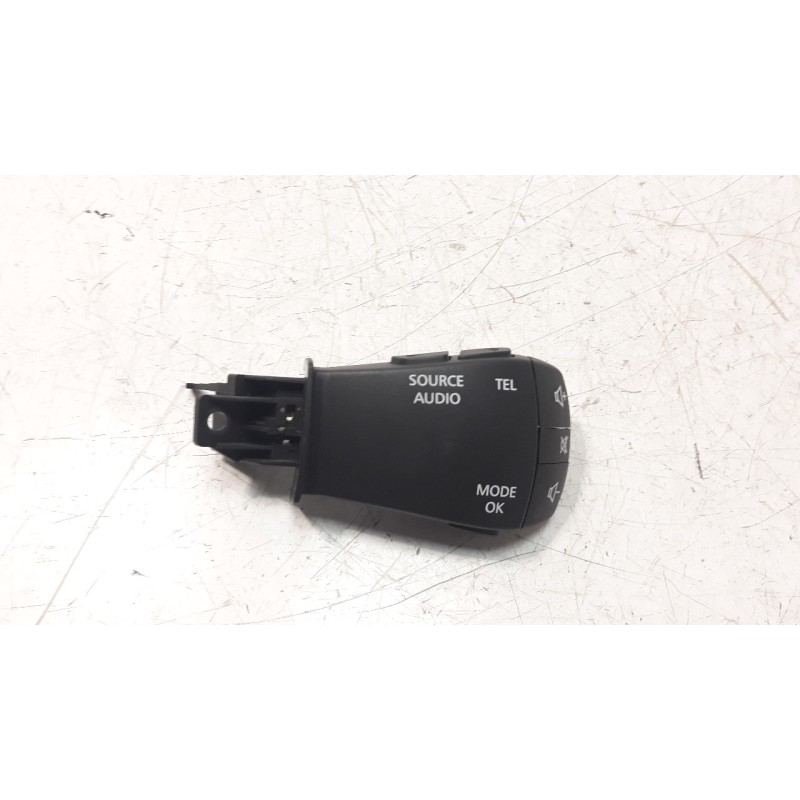 Recambio de mando multifuncion para renault megane iv berlina 5p 1.5 dci diesel fap energy referencia OEM IAM 255520229R  