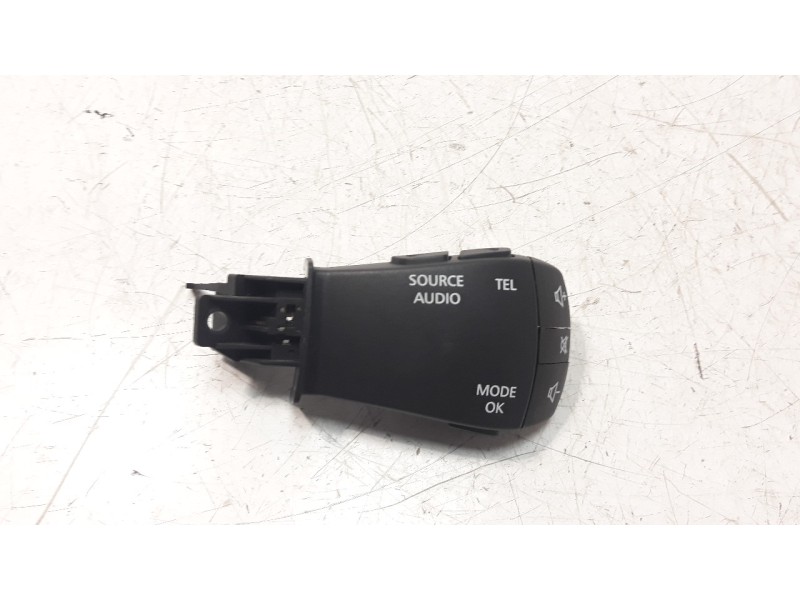 Recambio de mando multifuncion para renault megane iv berlina 5p 1.5 dci diesel fap energy referencia OEM IAM 255520229R  