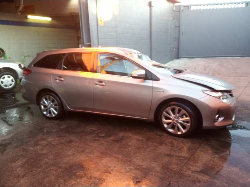 toyota auris touring sports (e18) del año 2014