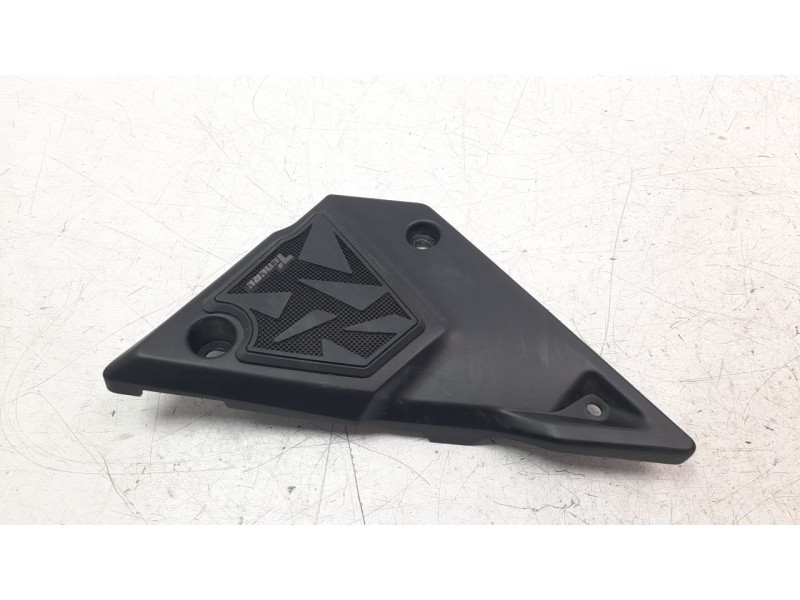 Recambio de moldura para yamaha tenere 700 referencia OEM IAM BW3F172100  