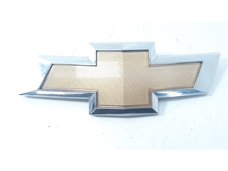 Recambio de molduras delanteras para chevrolet cruze 2.0 diesel cat referencia OEM IAM 95122570  