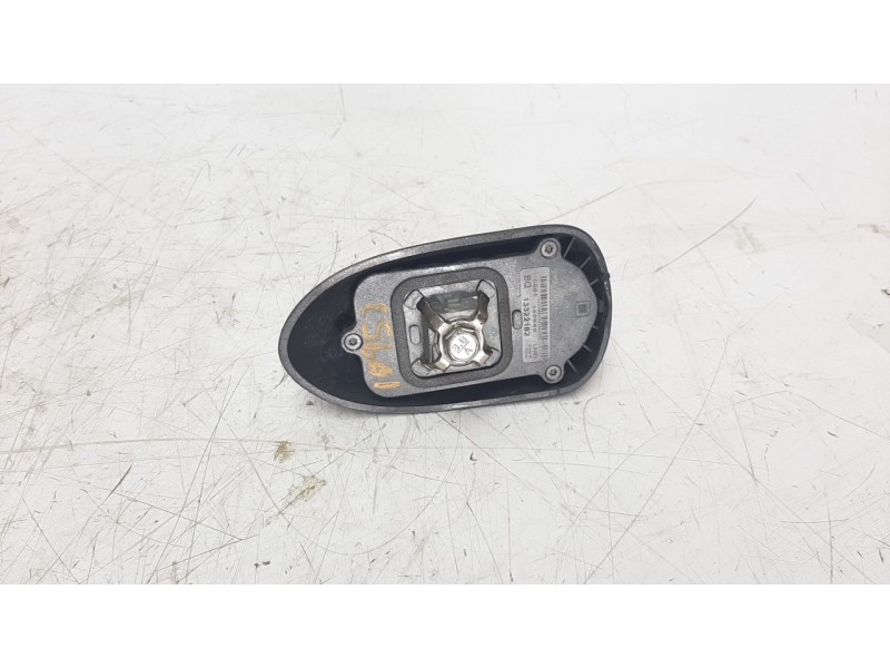 Recambio de antena para opel insignia berlina 2.0 16v cdti referencia OEM IAM 13322182  