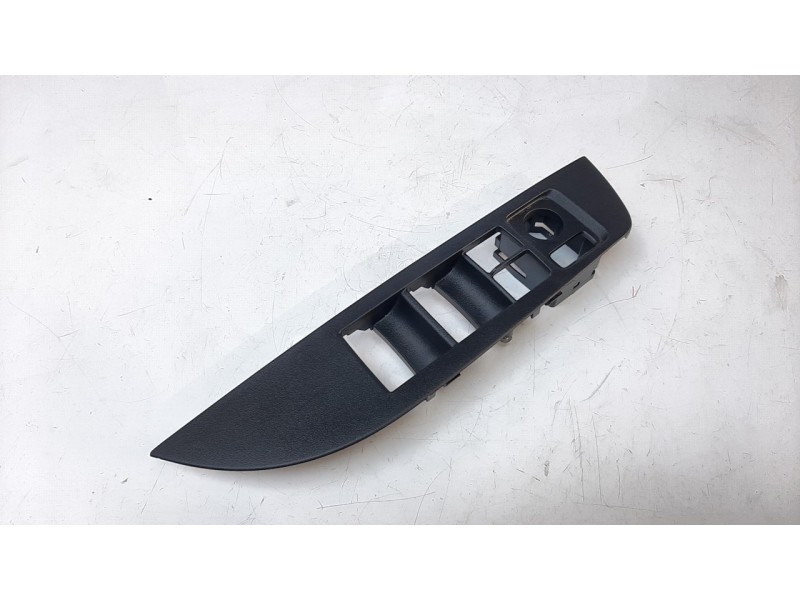 Recambio de moldura para toyota corolla (e21) hybrid active referencia OEM IAM 7423202J70  