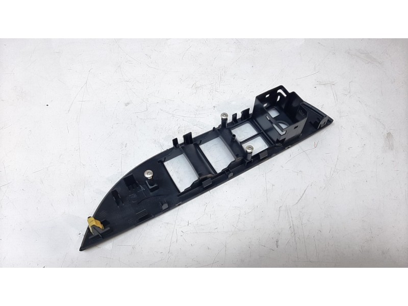 Recambio de moldura para toyota corolla (e21) hybrid active referencia OEM IAM 7423202J70  