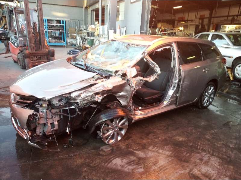 toyota auris touring sports (e18) del año 2014