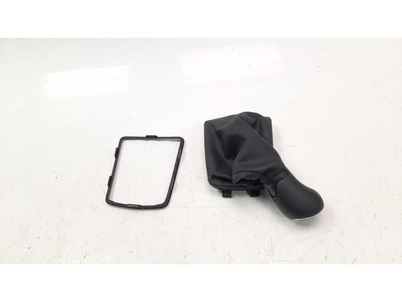 Recambio de pomo palanca cambio para skoda fabia 1.0 tsi referencia OEM IAM 6V0711120  