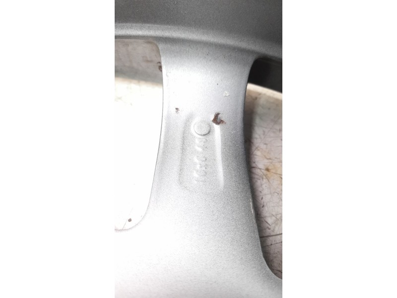 Recambio de llanta para toyota yaris hybrid feel referencia OEM IAM 426110DC70  