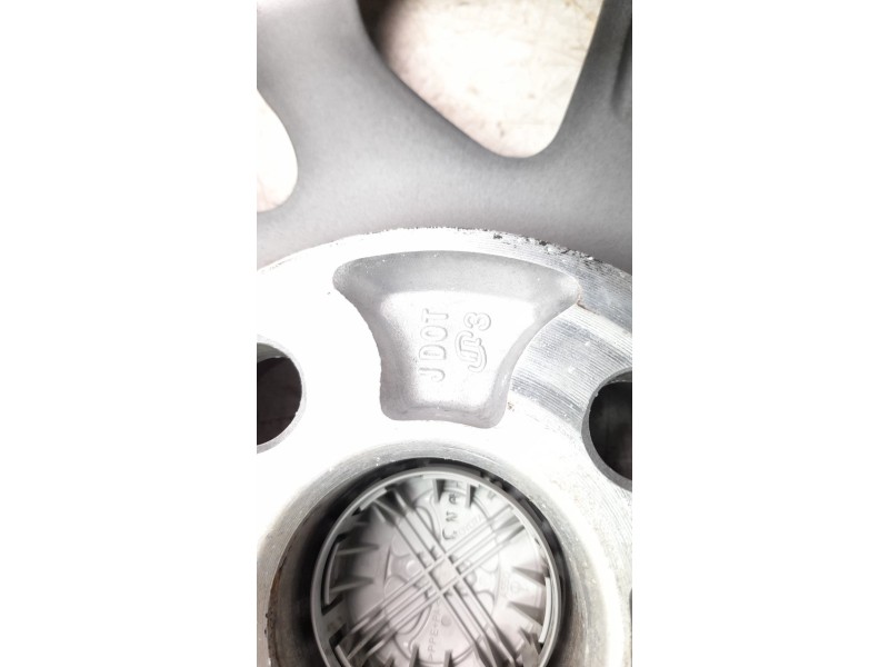 Recambio de llanta para toyota yaris hybrid feel referencia OEM IAM 426110DC70  