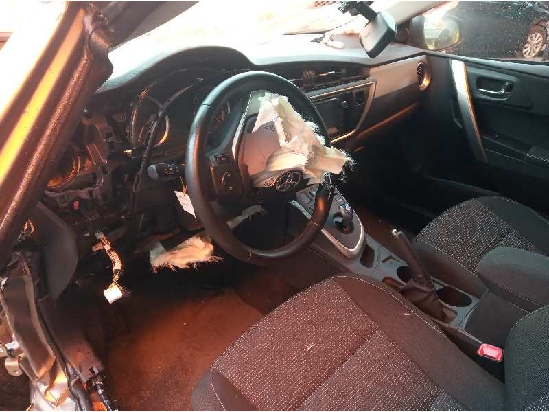 toyota auris touring sports (e18) del año 2014