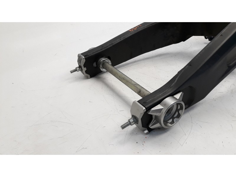 Recambio de puente trasero para yamaha mt-07 referencia OEM IAM 1WS2211010  
