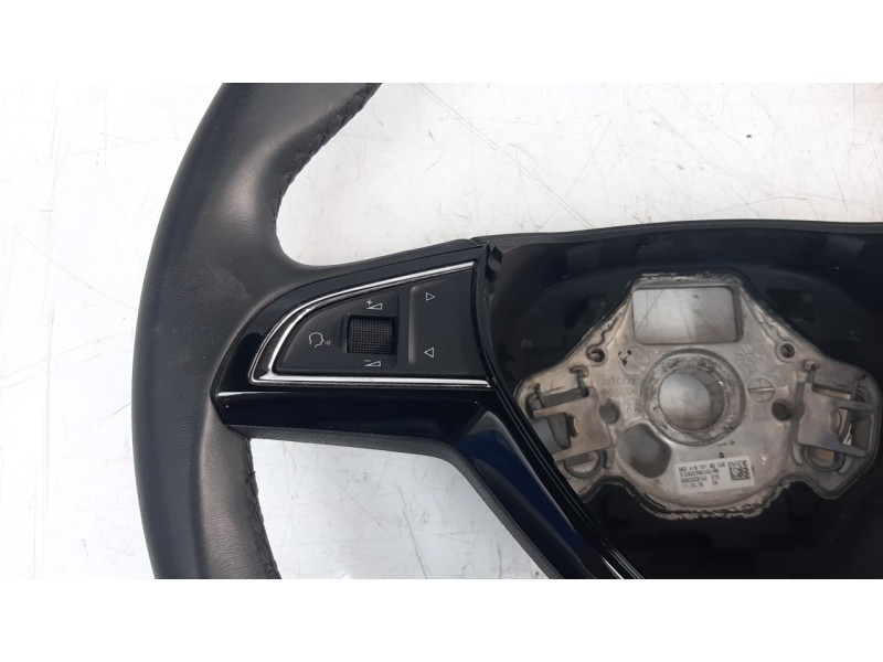 Recambio de volante para skoda fabia 1.0 tsi referencia OEM IAM 5E0419091AG  