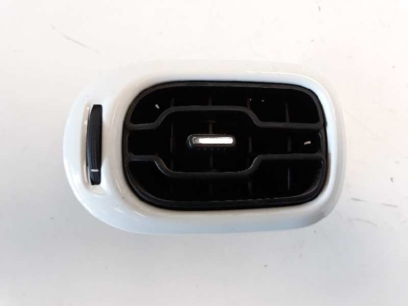 Recambio de rejilla aireadora para citroen c3 picasso live edition referencia OEM IAM 9683043377  