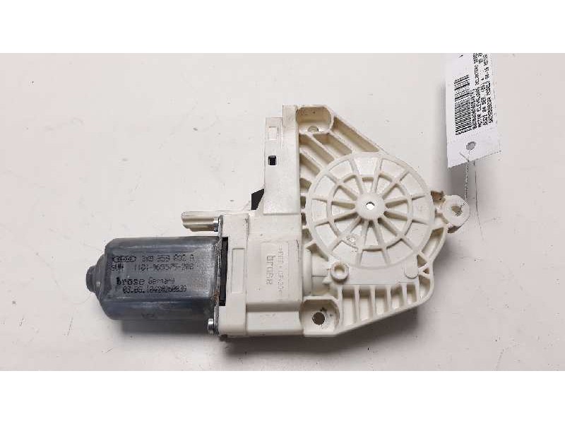 Recambio de motor elevalunas delantero derecho para audi a4 ber. (b8) e referencia OEM IAM 8K0959802A  