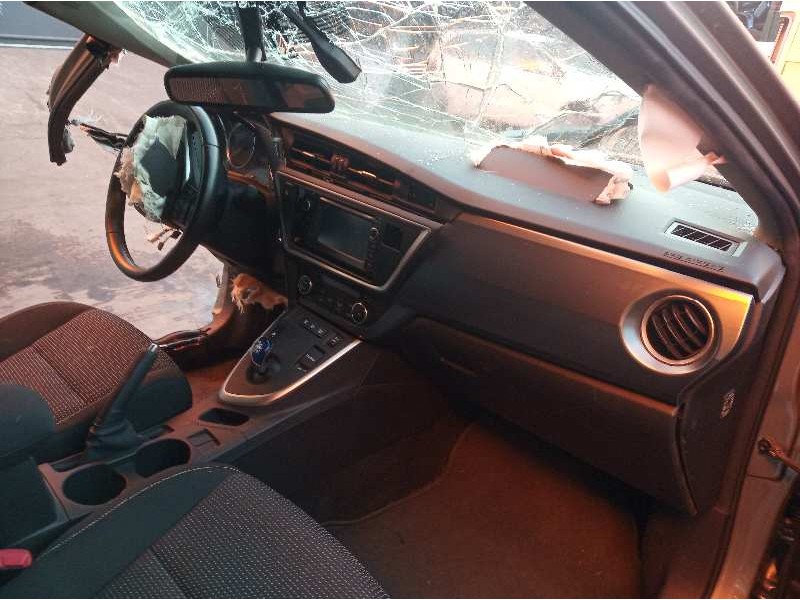 toyota auris touring sports (e18) del año 2014