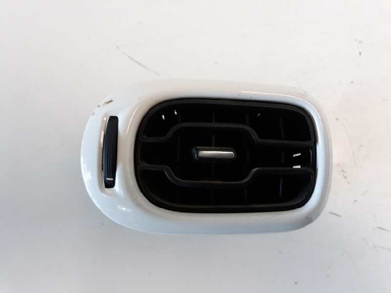 Recambio de rejilla aireadora para citroen c3 picasso live edition referencia OEM IAM 9683043377  