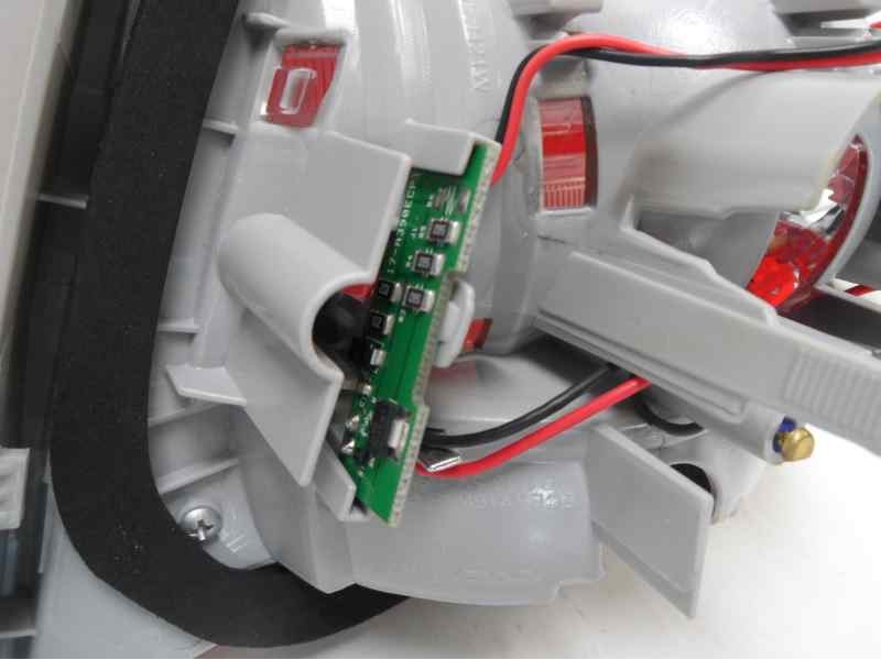 Recambio de piloto trasero izquierdo para bmw serie 3 berlina (e90) referencia OEM IAM 63217289427 103F06281773 BM0264156