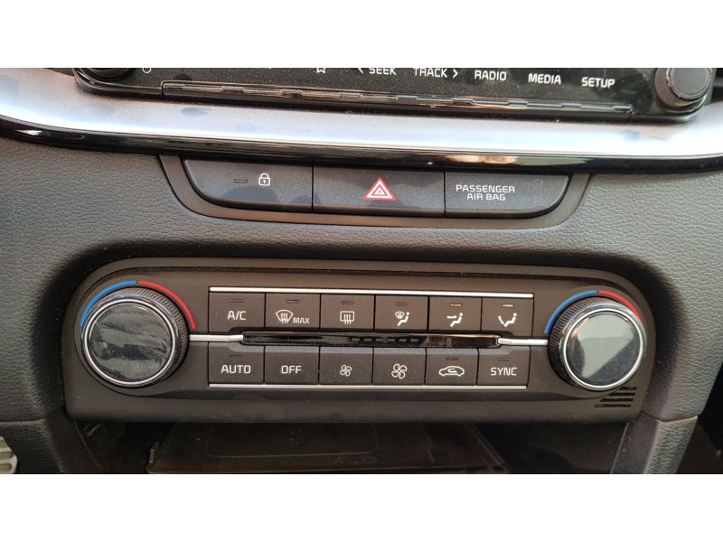Recambio de mando climatizador para kia xceed 1.4 tgdi cat referencia OEM IAM 97250J7202  