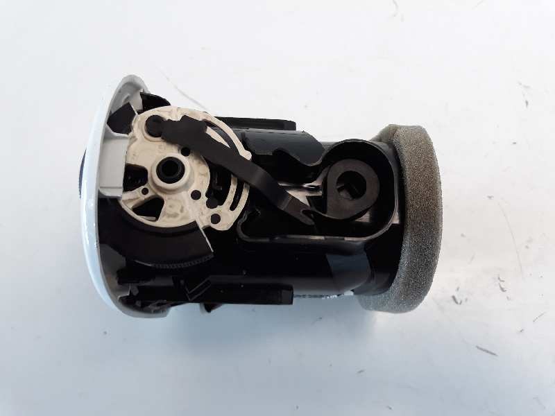 Recambio de rejilla aireadora para citroen c3 picasso live edition referencia OEM IAM 9682570377  