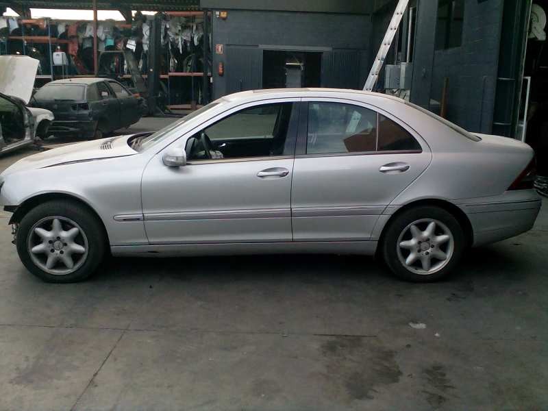 mercedes-benz clase c (w203) berlina del año 2002