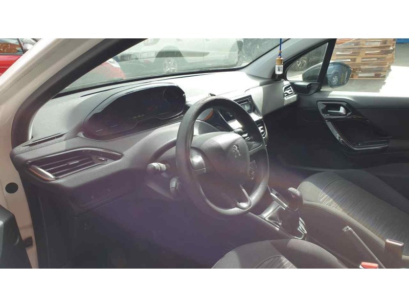 peugeot 208 del año 2015