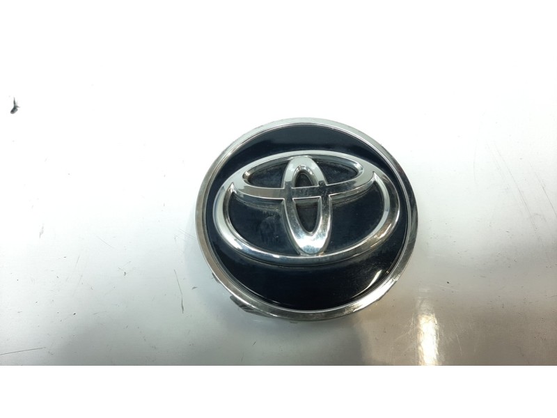 Recambio de tapacubos para toyota yaris hybrid feel referencia OEM IAM 4260352170  