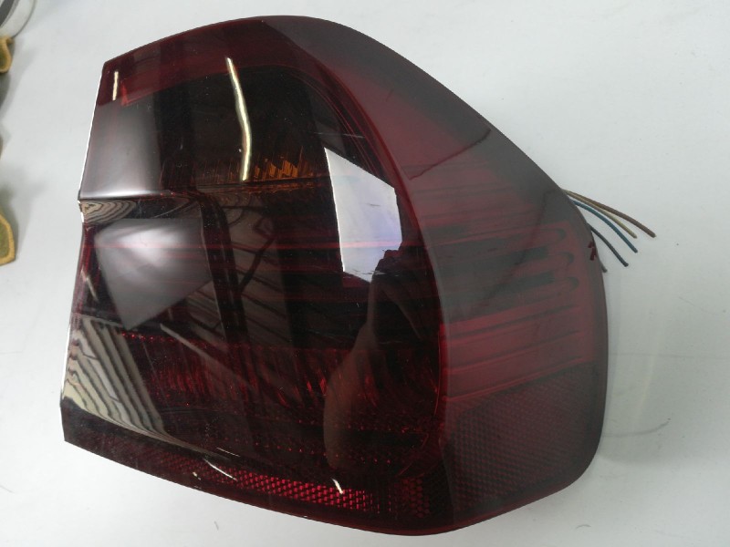 Recambio de piloto trasero derecho para bmw serie 3 berlina (e90) 320d referencia OEM IAM 63216937458 16200732 104LLE851