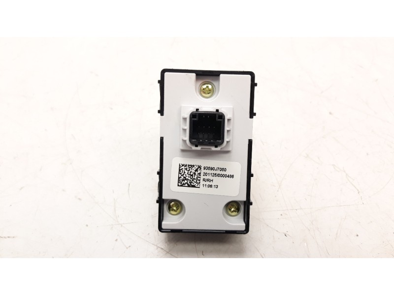 Recambio de mando elevalunas trasero derecho para kia xceed 1.4 tgdi cat referencia OEM IAM 93590J7050  