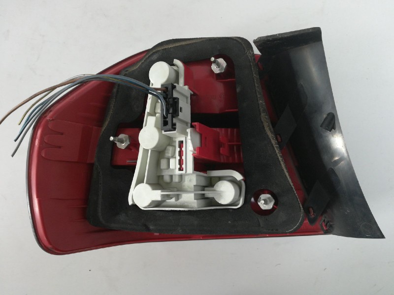 Recambio de piloto trasero derecho para bmw serie 3 berlina (e90) 320d referencia OEM IAM 63216937458 16200732 104LLE851