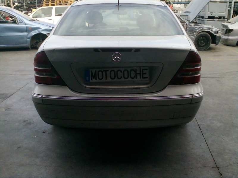mercedes-benz clase c (w203) berlina del año 2002