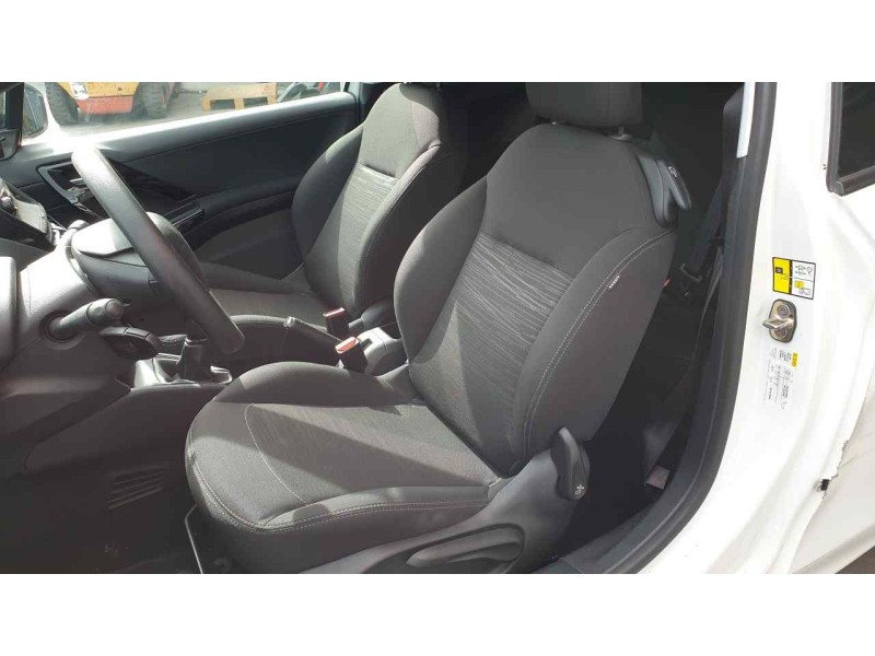 peugeot 208 del año 2015