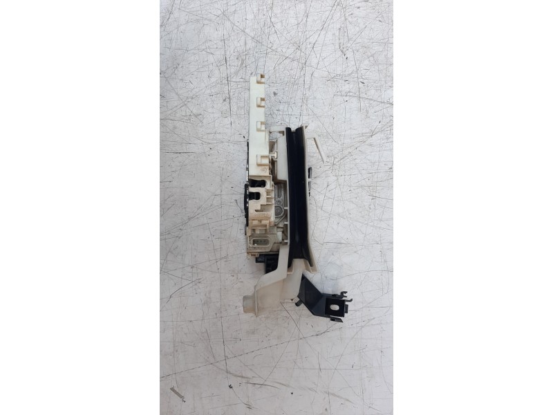 Recambio de cerradura puerta delantera derecha para jeep renegade limited 4x4 referencia OEM IAM 40126025  