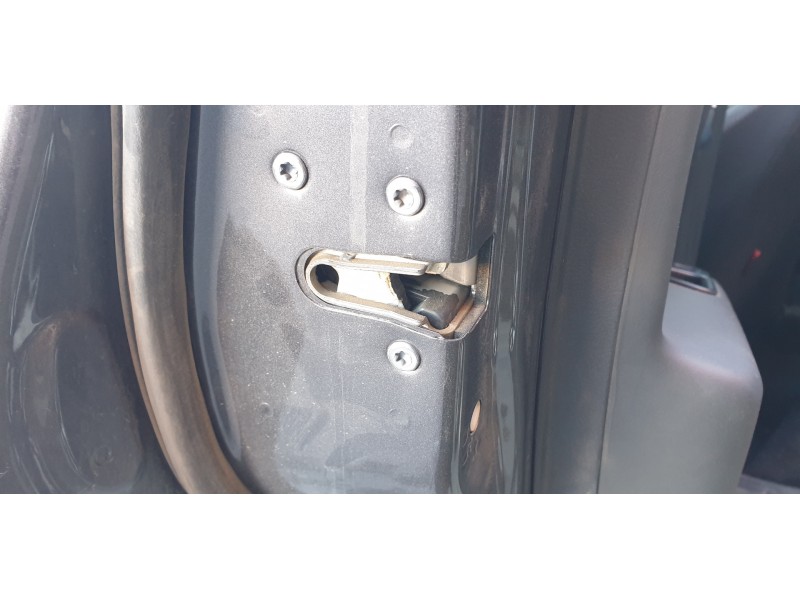 Recambio de cerradura puerta trasera izquierda para jeep renegade limited 4x4 referencia OEM IAM 52028385  