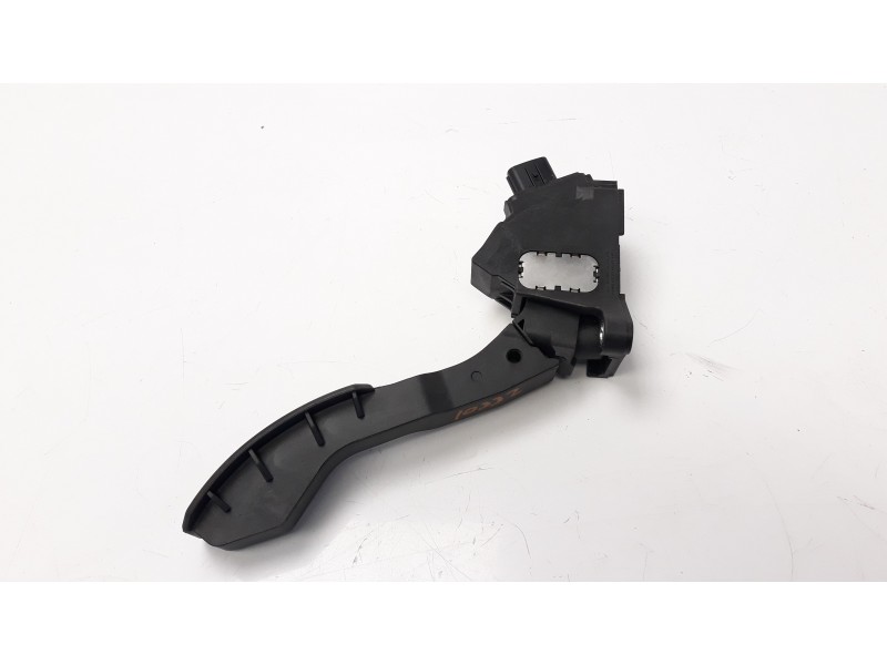 Recambio de potenciometro pedal para toyota auris 1.4 turbodiesel cat referencia OEM IAM 7811002011  