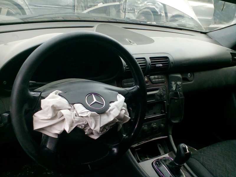 mercedes-benz clase c (w203) berlina del año 2002