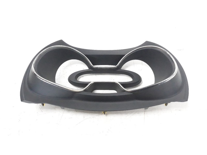 Recambio de moldura para renault captur 0.9 energy referencia OEM IAM 682507178R  