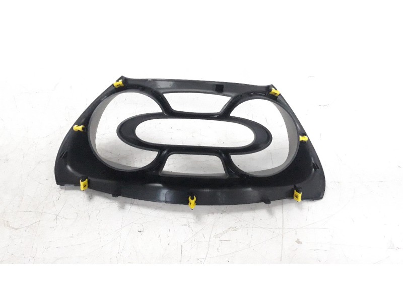 Recambio de moldura para renault captur 0.9 energy referencia OEM IAM 682507178R  