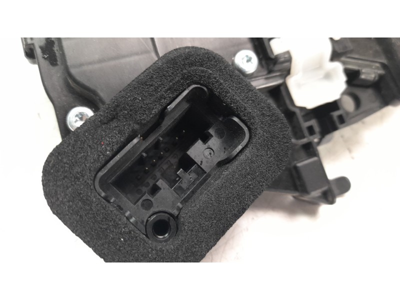 Recambio de cerradura puerta delantera derecha para volkswagen polo 1.0 tsi referencia OEM IAM 10B837016B  