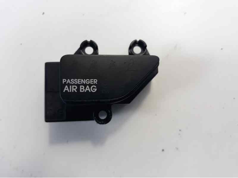 Recambio de interruptor para kia rio emotion referencia OEM IAM 937701W040  