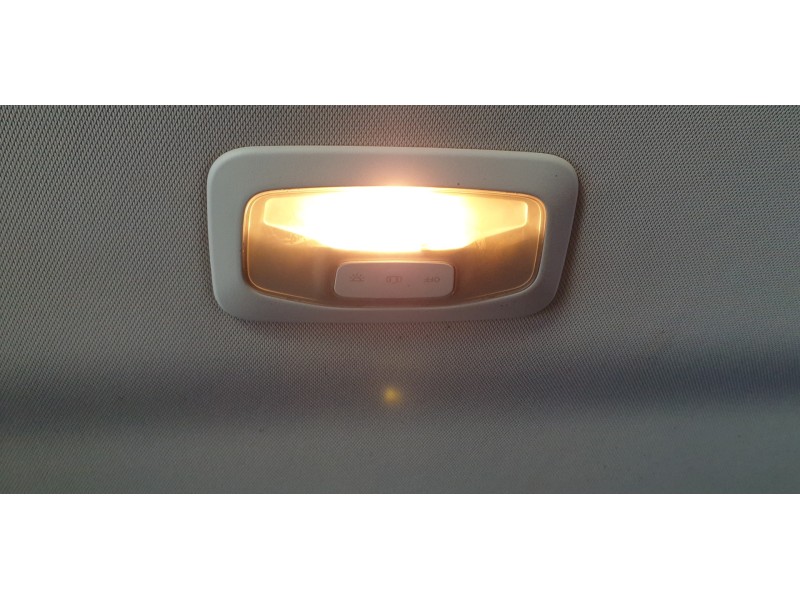 Recambio de luz interior para jeep renegade limited 4x4 referencia OEM IAM 5VY31MS7AA  