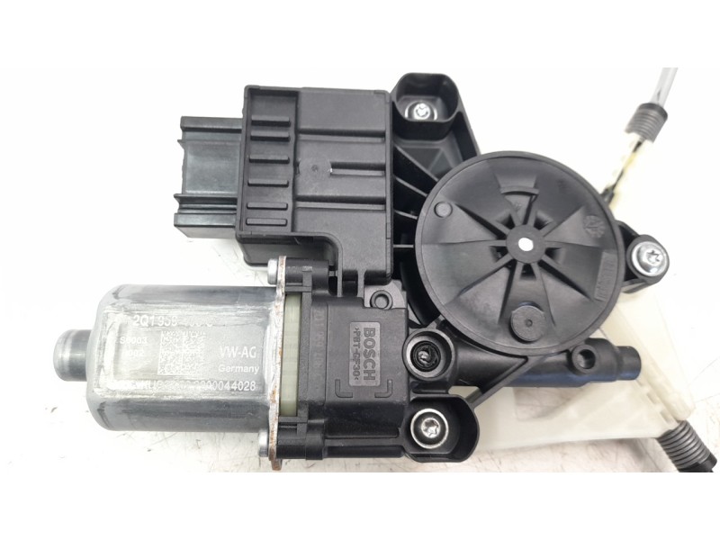 Recambio de elevalunas delantero derecho para volkswagen polo 1.0 tsi referencia OEM IAM 2G4837462B  
