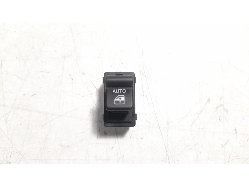 Recambio de mando elevalunas delantero derecho para jeep renegade limited 4x4 referencia OEM IAM 30170843  